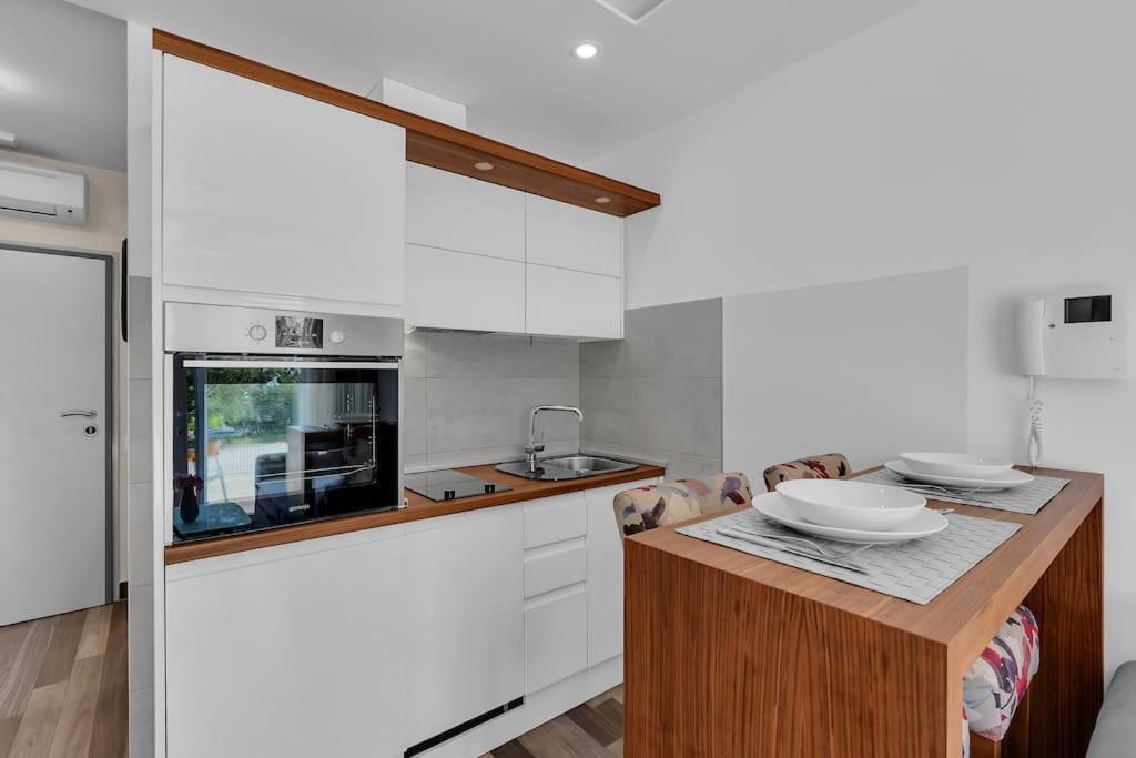 Brotis - Studioapartment - Makarska Exklusiv Promajna Exterior foto